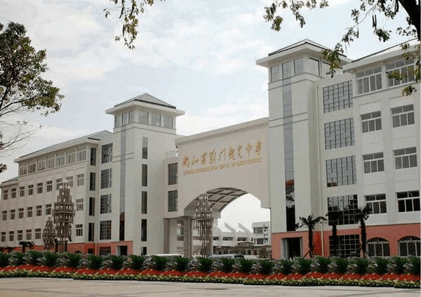 荆门城市小学,中学,大学一条线,项目在中轴线上,近处毗邻